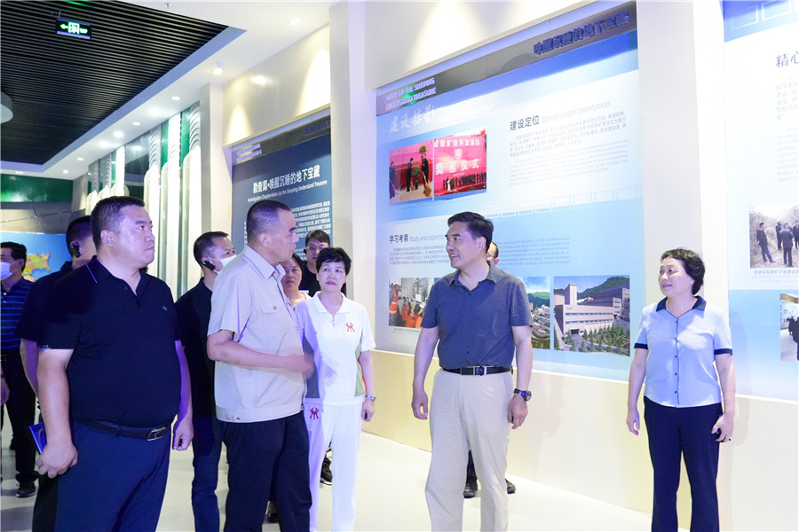12-2022年8月，省委常委、省委統(tǒng)戰(zhàn)部長孫雪濤帶領(lǐng)帶領(lǐng)全省黨外代表人士考察團蒞臨金徽股份調(diào)研指導。.jpg