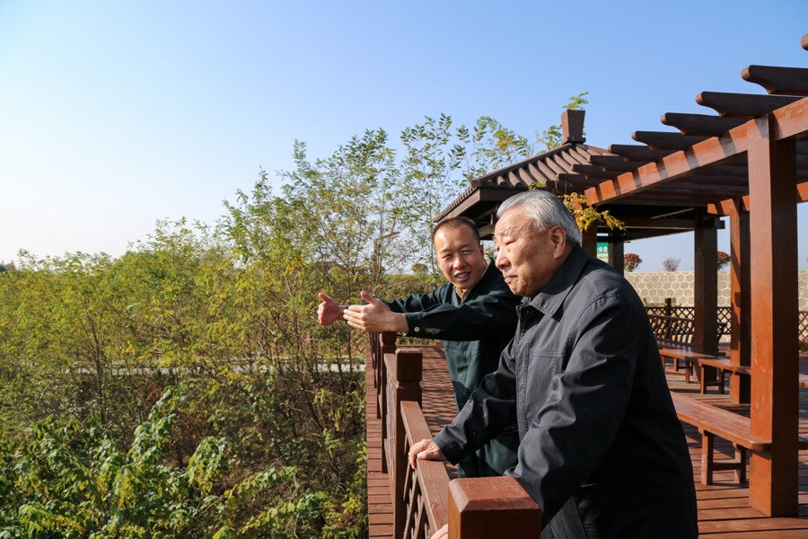 21-2019年10月，國家水利部原副部長王守強參觀金徽股份時盛贊：金徽股份是綠色礦山、文明礦山、美麗礦山。.jpg