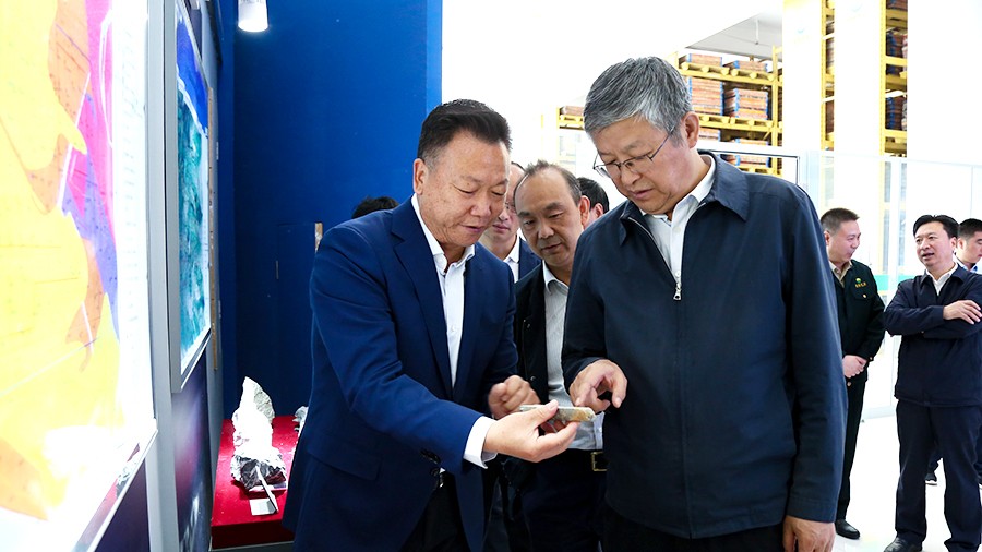 33-2021年5月，隴南市委書記張珂兵蒞臨礦區(qū)調(diào)研尾礦庫治理及綠色礦山建設情況。.jpg