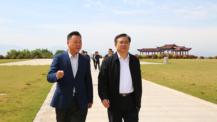 30-2021年5月，省人民檢察院黨組書記、檢察長朱玉蒞臨金徽股份調(diào)研綠色礦山建設工作。.jpg
