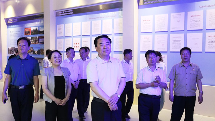 省委常委、省委統(tǒng)戰(zhàn)部部長馬廷禮蒞臨金徽股份調(diào)研